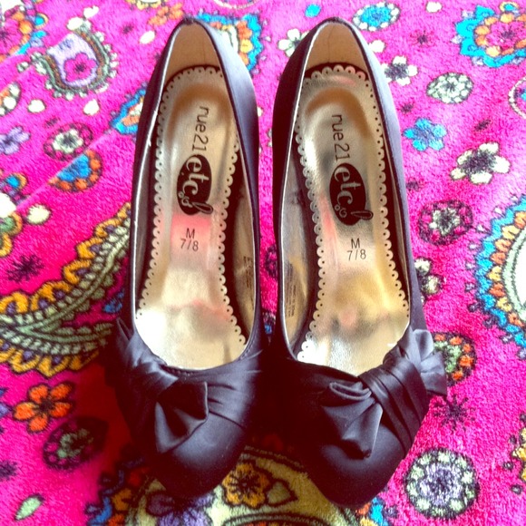 🚩SOLD🚩 Rue 21 Heels