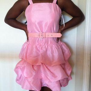 Short pink ruffled party dress