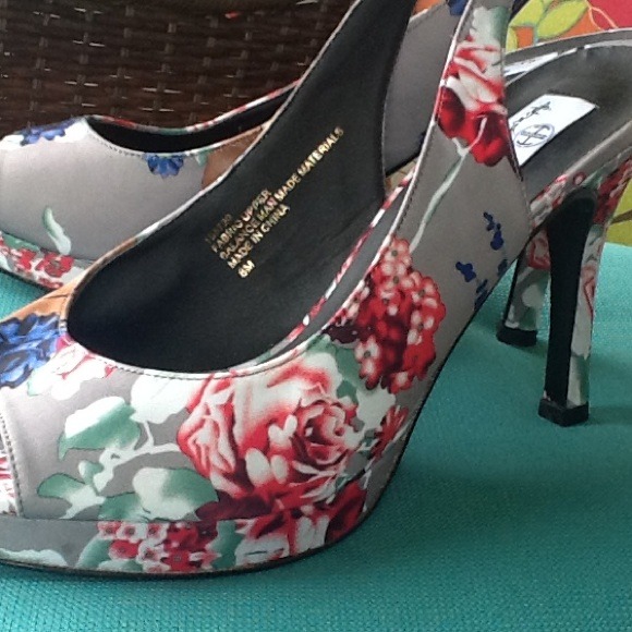 Shoes - Picture 2 of 4