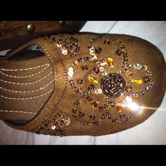 🚫SOLD🚫 Sequins designed clog styled mules - Picture 2 of 4