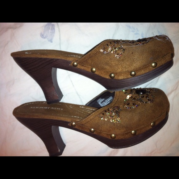 🚫SOLD🚫 Sequins designed clog styled mules - Picture 3 of 4