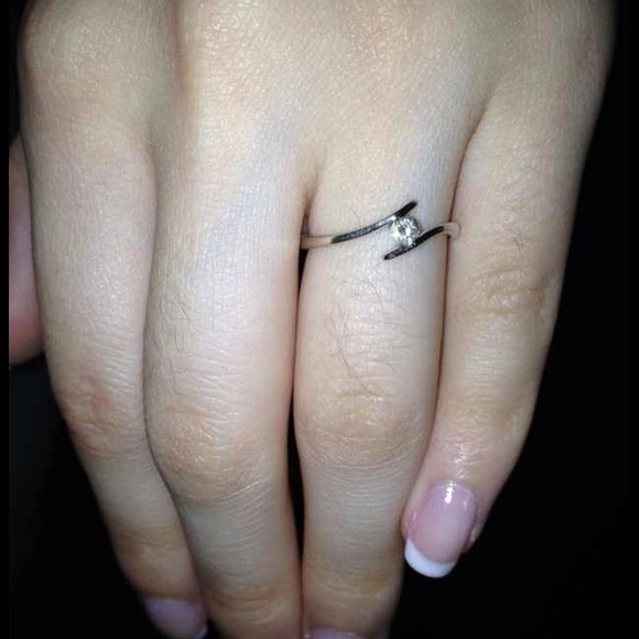 18k white gold with diamond ring