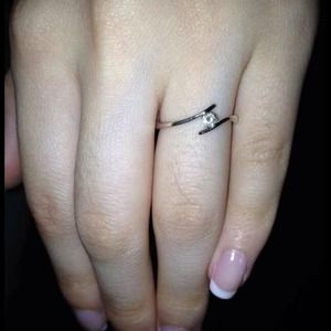 18k white gold with diamond ring