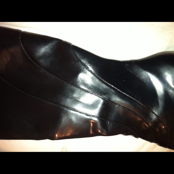🚫🚫 SOLD 🚫🚫 ♨Stylish black boots♨ - Picture 2 of 4