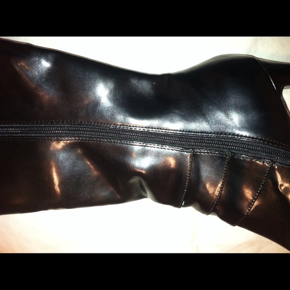 🚫🚫 SOLD 🚫🚫 ♨Stylish black boots♨ - Picture 3 of 4