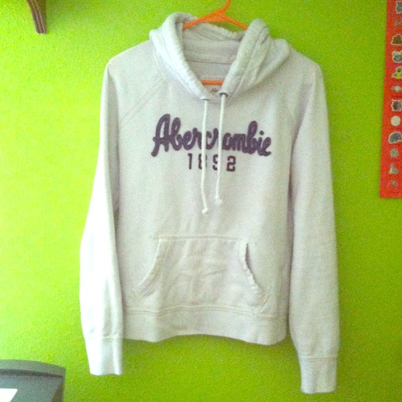 Abercrombie & Fitch sweatshirt. 💙💙