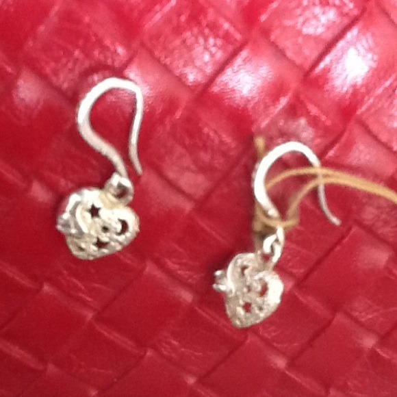 Tiny heart silver earrings - Picture 2 of 3