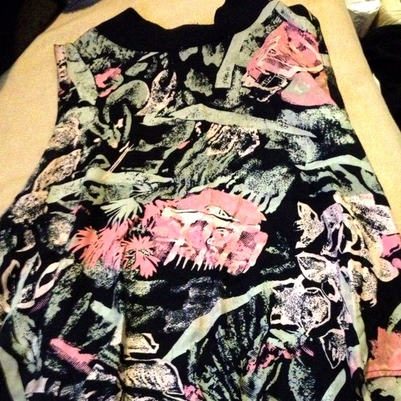 🚫SOLD IN BUNDLE🚫Vintage top! - Picture 3 of 4