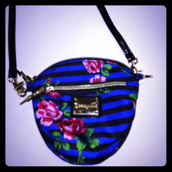 SOLD ❌❌❌Betseyville Crossbody bag