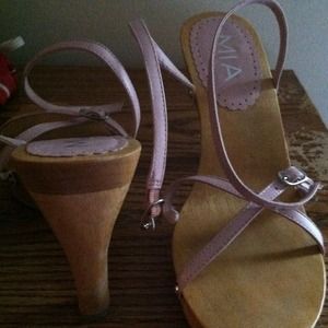 Sandals worn once hurt my feet, foot arch NEEDED