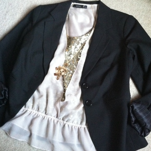 Host Pick!!! 🎉Sequin top