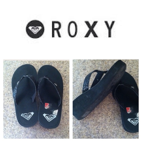 💕New item! Roxy wedge flip flops.