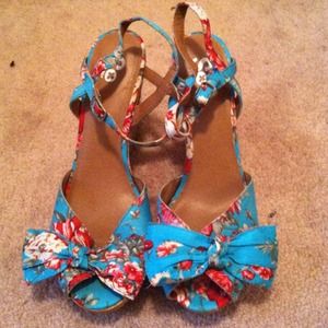 Blue wedge sandals w/ floral print