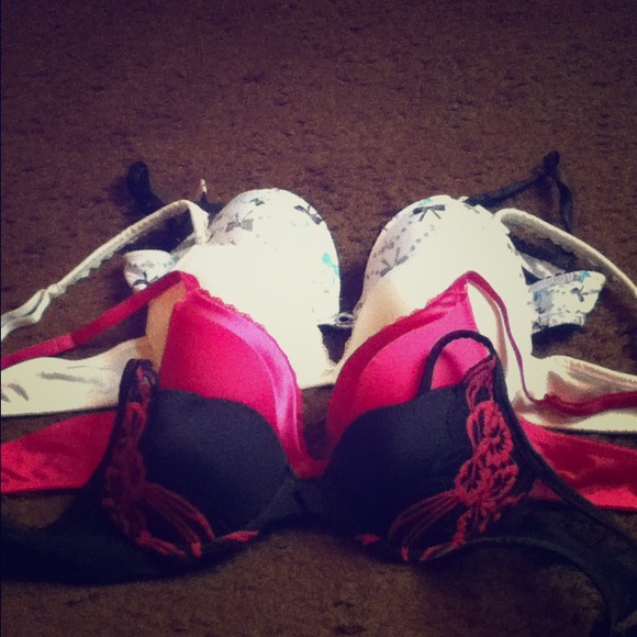 Lot of 4 size 34A bras all never worn