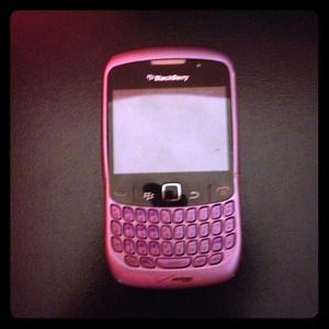 PURPLE BLACKBERRY WITH CHARGER!💜