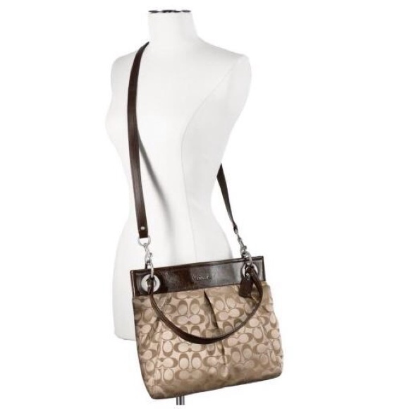 🎉SALE🎉 💯% Authentic Coach Light Hue Crossbody Strap purse - Picture 2 of 2