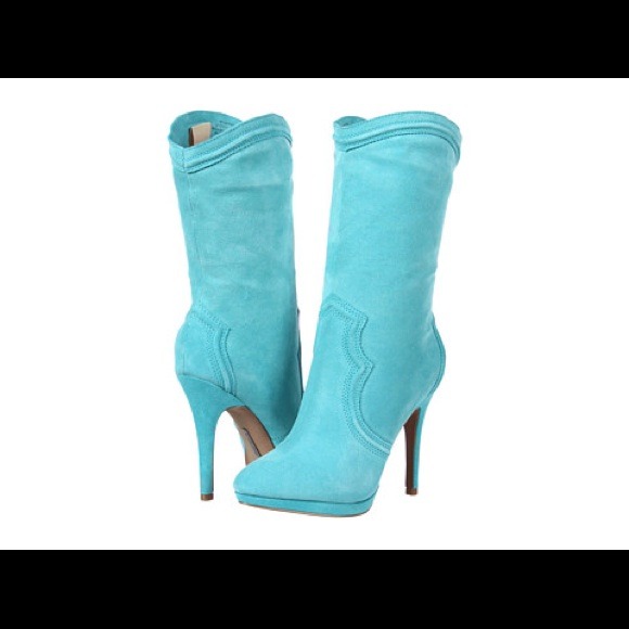 Turqoiuse suede boots
