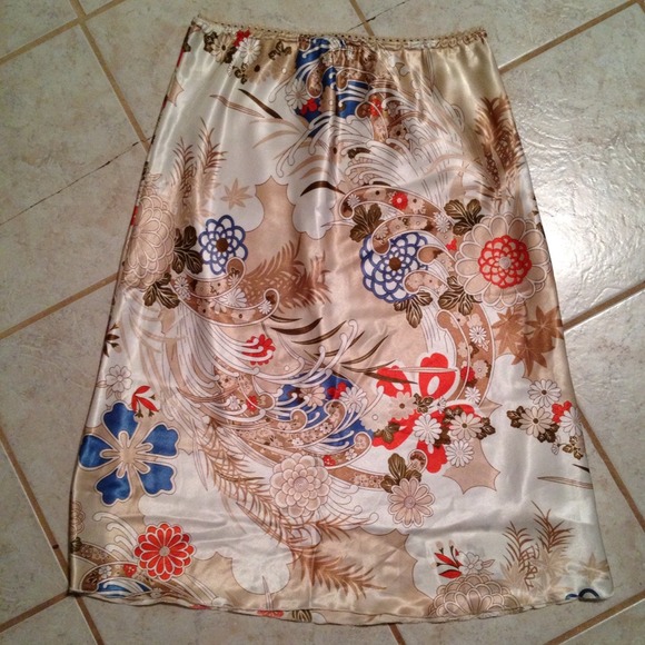 ❌SOLD on eBay❌ Pretty Floral Silky Skirt Large