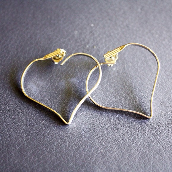 💖Vintage💖Silver tone  cute heart earrings - Picture 2 of 4