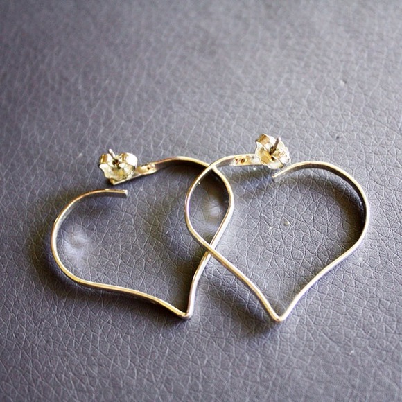 💖Vintage💖Silver tone  cute heart earrings - Picture 3 of 4
