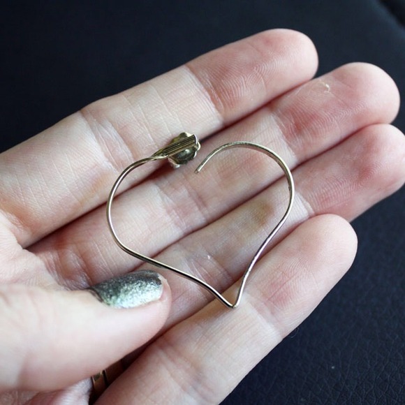 💖Vintage💖Silver tone  cute heart earrings - Picture 4 of 4