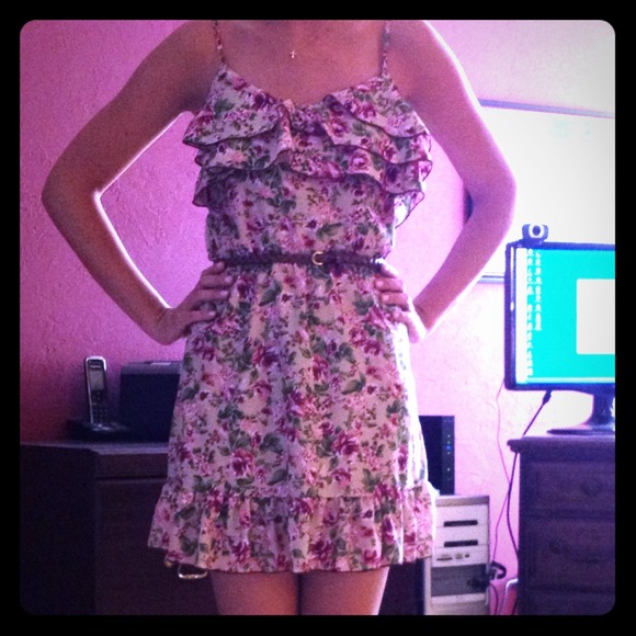 ✨🌸🌺BEBE Floral Dress with Ruffle Top🌺🌸✨