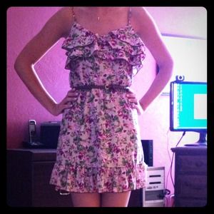 ✨🌸🌺BEBE Floral Dress with Ruffle Top🌺🌸✨