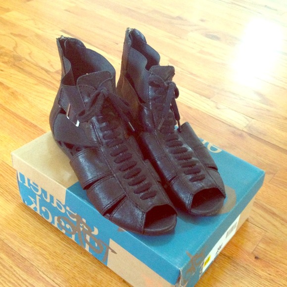 OTBT Murphys Sandal Size 10