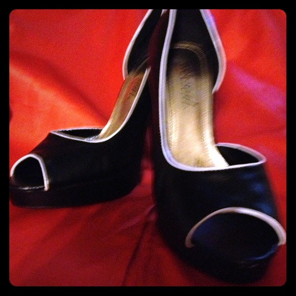 Shoes - Picture 1 of 2