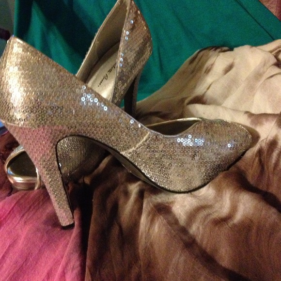 Shoes - Picture 2 of 2
