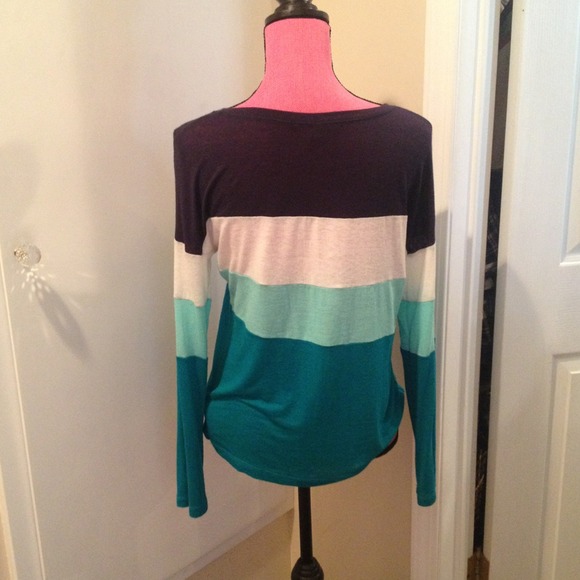 Long sleeved multi-colored top. - Picture 2 of 3