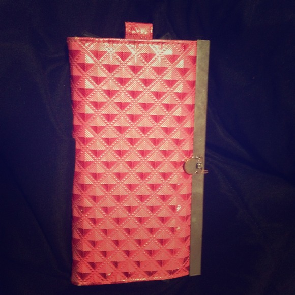 Pink wallet - Picture 1 of 2