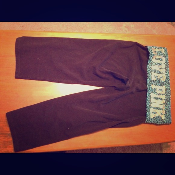 Vs pink yogas - Picture 1 of 1