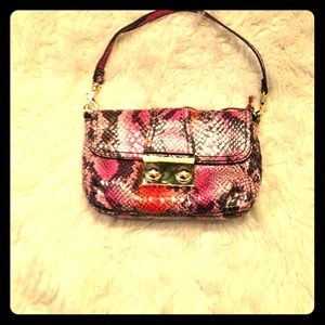 ✔️Pink faux snake skin clutch ✔️Pink faux snake skin clutch