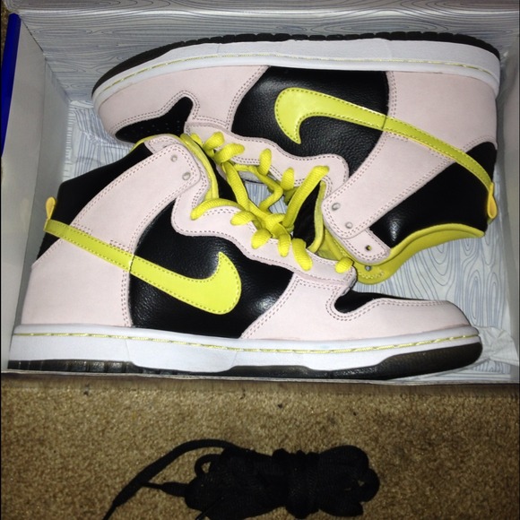 Limited Edition Miss Piggy Nike SB Dunk