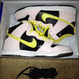 Limited Edition Miss Piggy Nike SB Dunk