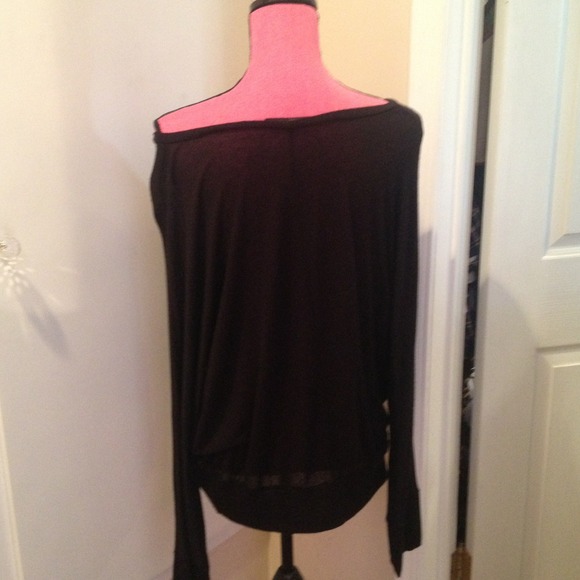 Black off the shoulder long sleeve - Picture 2 of 3