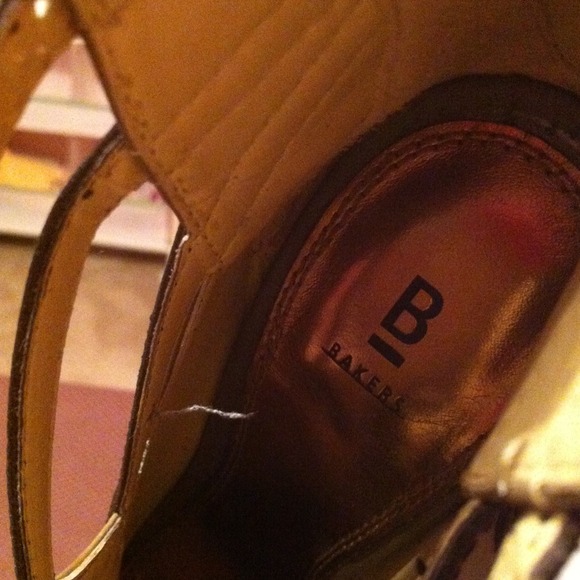 Pair of heels, Bakers is the brand, size 7 - Picture 3 of 4