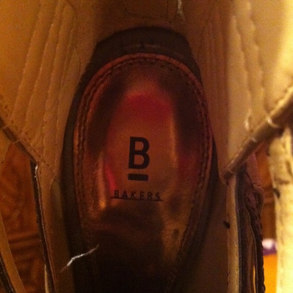 Pair of heels, Bakers is the brand, size 7 - Picture 4 of 4