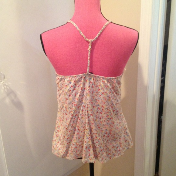 Flower print spaghetti strap top.🌸🌹🌺🌷 - Picture 2 of 4