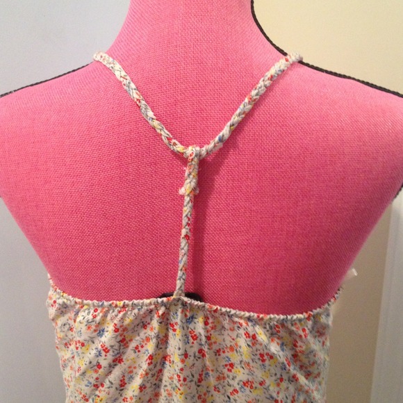 Flower print spaghetti strap top.🌸🌹🌺🌷 - Picture 3 of 4