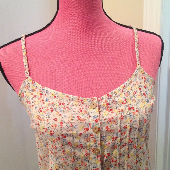 Flower print spaghetti strap top.🌸🌹🌺🌷 - Picture 4 of 4