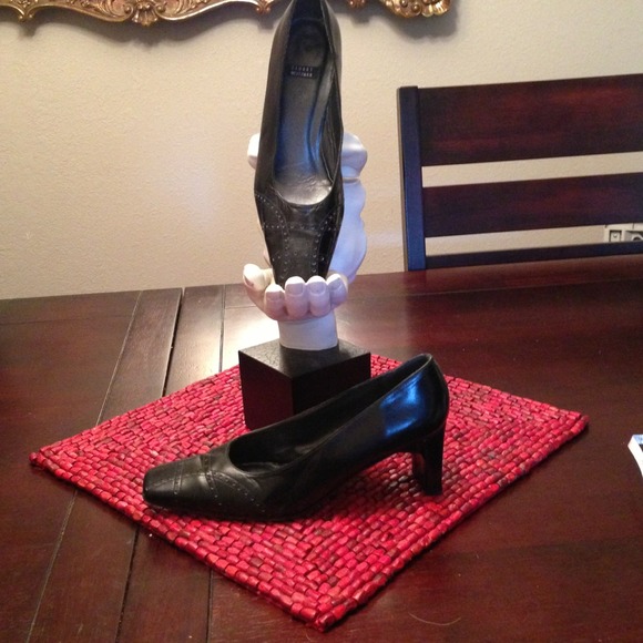 Stuart Weitzman Black Pump Size 7B