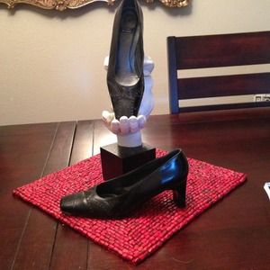 Stuart Weitzman Black Pump Size 7B