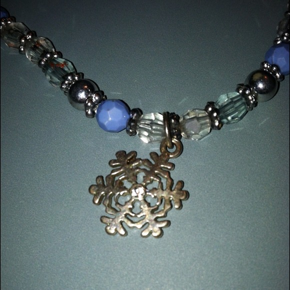 Snowflake necklace - Picture 2 of 3