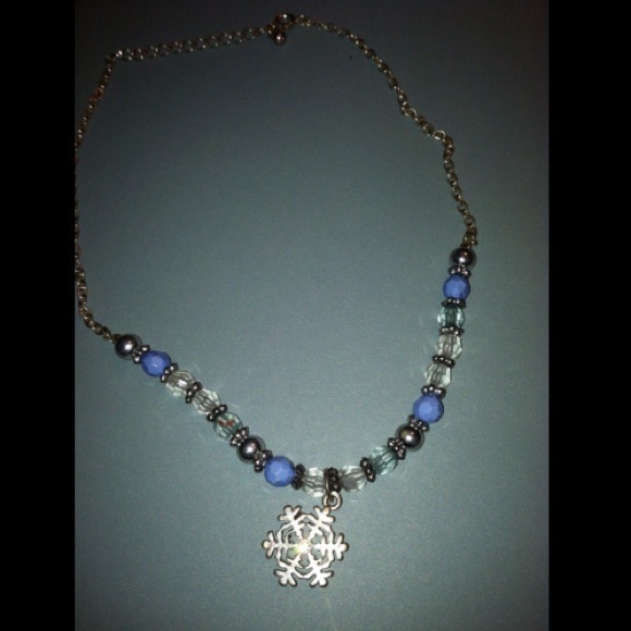 Snowflake necklace - Picture 3 of 3