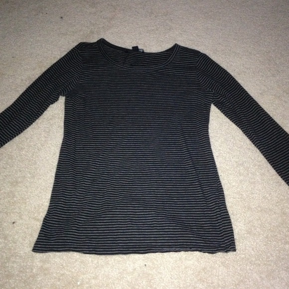 Black and grey Banana Republic long sleeve top