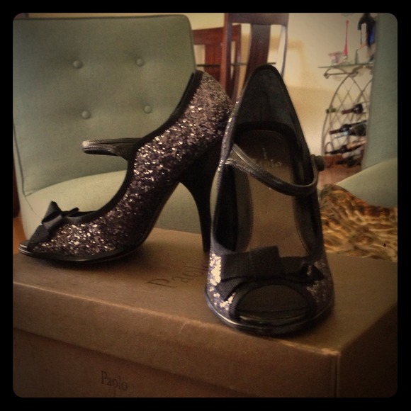 SZ 4 Dark Silver Heels by Linea Paolo