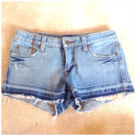 ❌SOLD IN BUNDLE❌Ombré Denim Shorts