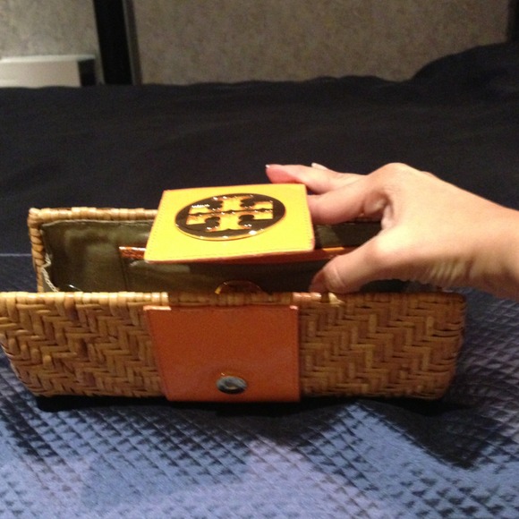 ❤SOLD❤ Tory Burch Rattan clutch - Picture 2 of 4